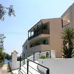 מלון דירות Dafni